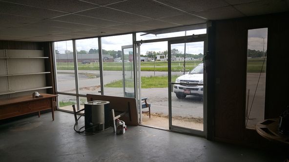 I-30 Commercial Building in Benton: 15412 Interstate 30 N, Benton, AR 72019
